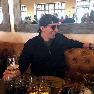 Meet your Posher, Thomas